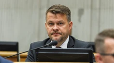 Ostré prestrelky medzi viacerými poslancami Hlasu a SNS menia koalíciu na bojové pole