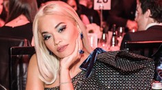 Ritu Oru zradili šaty. Stačil kúsok a bola by úplne nahá