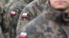 Poľsko má čoraz väčší strach zo situácie na hraniciach s Bieloruskom. Vyšle tam ďalších tisíc vojakov