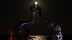 FOTOGRAFIE TÝŽDŇA: Evakuácia Azovstalu, krvavý Supermesiac či  Škrtelova rozlúčka s kariérou