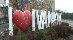 Ľudia tam v pivniciach strávili 36 dní. Boli sme sa pozrieť na mesto, ktoré tiež pustošili Rusi