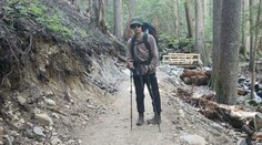 Päť týždňov bol nezvestný. Turistu našli v kanadskej divočine živého