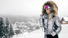 Aj oblečenie na svahoch podlieha módnym trendom. Odborníčka má jasný odkaz