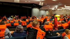 Záchranná operácia pri nórskom pobreží: Pasažier výletnej lode zverejnil dramatické video