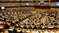 Európsky parlament vyzval slovenskú vládu na pokrok v ochrane práv LGBTIQ+ ľudí