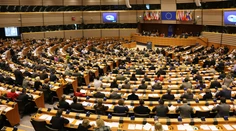 Europoslanci schválili pôžičku pre Ukrajinu vo výške päť miliárd eur