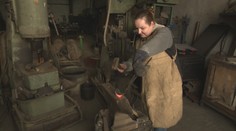 Vybrala si remeslo, ktoré už takmer vymrelo. Kováčka Andrea prevzala vyhňu po svojom otcovi
