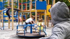 Českí a slovenskí pedofili verejne opisujú sexuálne praktiky s deťmi. Stránku chceme zrušiť, hovorí odborník
