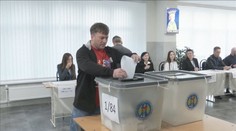 Napätie v európskej krajine rastie: Voliči rozhodnú, či pôjde k EÚ alebo k Rusku