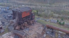 V areáli bývalých železorudných baní zlikvidovali 40-metrovú budovu