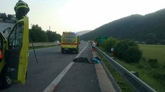 Tragická nehoda na R1. Osobné vozidlo zrazilo chodca