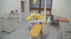 O ošetrenie boľavého zuba už nebudú musieť žobrať. V Nitre otvorili zubnú ambulanciu pre ľudí bez domova