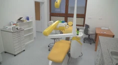O ošetrenie boľavého zuba už nebudú musieť žobrať. V Nitre otvorili zubnú ambulanciu pre ľudí bez domova