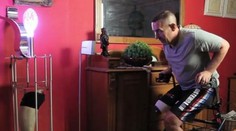 Muž si z amputovanej nohy urobil lampu. Bytový doplnok je na predaj!