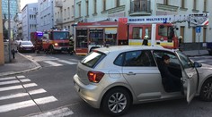 Poplach na Grösslingovej ulici v Bratislave. V zadymenej budove zasahovali hasiči