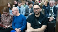 Súd v Moskve udelil režisérovi Serebrennikovovi tri roky väzenia podmienečne