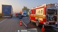 Zdržanie na diaľnici D2. V smere do Bratislavy sa zrazili dva kamióny