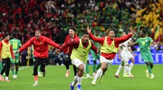 VIDEO: Bláznivé zábery z finále bavia svet. Podávači lôpt chceli okradnúť hviezdu a naháňali brankára