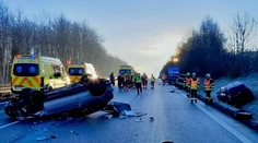 Hromadná nehoda v Česku. Pri zrážke piatich áut sa zranilo 12 ľudí