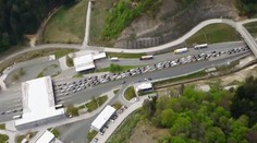 Sprísnené kontroly na schengenských hraniciach: Vodiči strávili na hraniciach celý deň