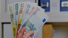 Ďalšia žena prišla o celoživotné úspory. Darebákovi, ktorý tvrdil, že je kamarát jej vnuka, dala 9-tisíc eur