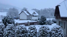 Na Slovensko sa vrátila biela zima. Sneženie komplikovalo situáciu na cestách