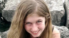 Tínedžerka (13), ktorá zmizla po vražde rodičov, sa našla. Ušla únoscovi