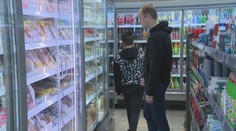 Aj na Štedrý deň bolo na Slovensku šialenstvo. Niektorí si prišli nakúpiť aj po zatvorení obchodov