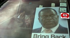 Mugabe by mal okamžite odstúpiť, tvrdí jeho odvolaný viceprezident