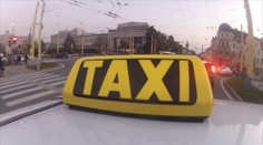Pribúdajú ďalší nahnevaní cestujúci, ktorí sa viezli najdrahším bratislavským taxíkom