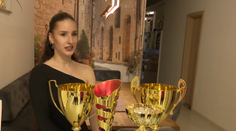 Police jej zdobia zlaté trofeje. Maša je majsterka sveta v showdance