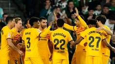 K výhre Barcelony hetrikom prispel Torres. Trojgólového strelca našla aj Girona, ktorá ostala na čele