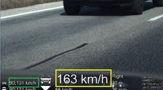 Dvaja vodiči si neďaleko Šale urobili preteky na ceste medzi obcami