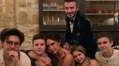 Mladý Beckham má novú frajerku: Mladá modelka akoby Victorii z oka vypadla