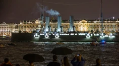 Legendárny krížnik Aurora sa vracia na Petrohradské nábrežie