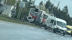 ŽSR informuje o dvoch zrážkach vlaku s autom. V rovnakom čase ale na rozdielnych miestach