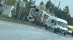 ŽSR informuje o dvoch zrážkach vlaku s autom. V rovnakom čase ale na rozdielnych miestach