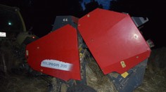 Nešťastie v Zlatých Moravciach: Len 45-ročného muža zabil stroj na balenie sena