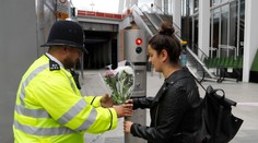 Teroristické útoky v Londýne majú sedem obetí. Polícia zadržala 12 podozrivých