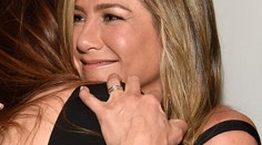 Jennifer Aniston konečne ukázala obrúčku. Je plná diamantov