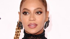 Božská Beyoncé. Telo mala posiate perličkami