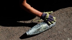 Žiak spôsobil poplach na škole. Chcel sa pochváliť delostreleckým granátom