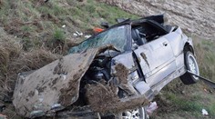 V strmom lesnom poraste pri vrchu Nevedomá našli prevrátené auto. Jeden mŕtvy a dvaja zranení