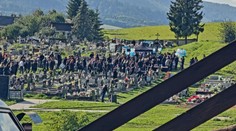 Na Spiši pochovali chlapca (†6), ktorého privalila futbalová bránka. Do neba mu vypustili balóny