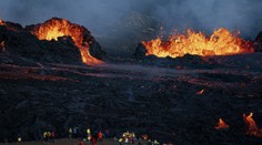FOTOGRAFIE TÝŽDŇA: Na Islande ožila sopka, Pelosiová na Taiwane či turbína pre Nord Stream 1