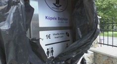 Ľudí v areáli bojnických kúpeľov prekvapil turniket. Za vstup musia po novom platiť