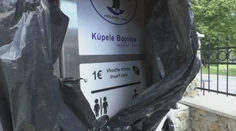 Ľudí v areáli bojnických kúpeľov prekvapil turniket. Za vstup musia po novom platiť