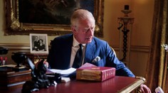 Kráľovská rodina zverejnila prvú fotku Karola III. pri plnení kráľovských povinností