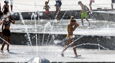 SHMÚ vydal na sobotu najvyšší stupeň výstrah. V týchto okresoch to bude najhoršie