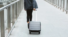 Brusel zakročil proti poplatkom za príručnú batožinu. Ceny leteniek sa však týmto krokom môžu zvýšiť